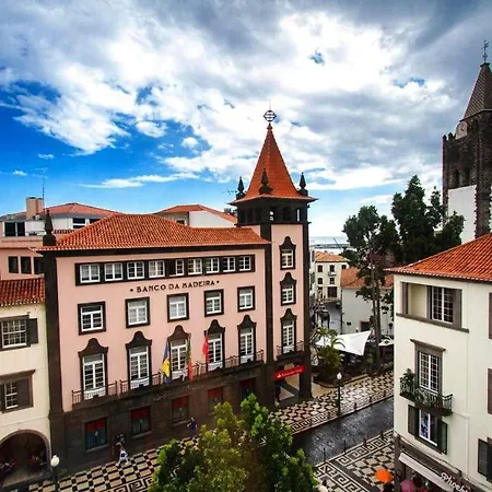 Esmeralda With Balcony 2 *