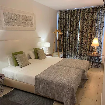 Apartment Esmeralda With Balcony 2 *